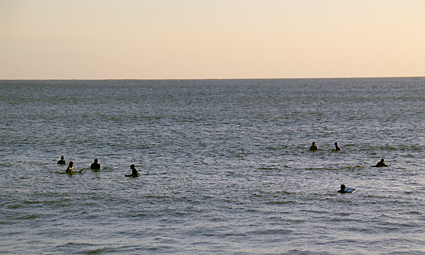 surfer warten auf 'die welle'