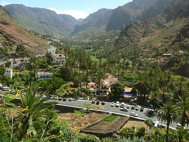 el guro - blick auf straße und oberes tal